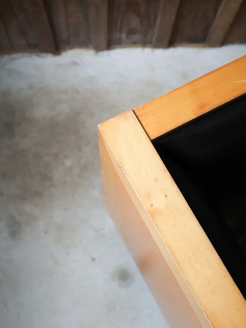 Ernest, la paire de fauteuils cubes en cuir N°671