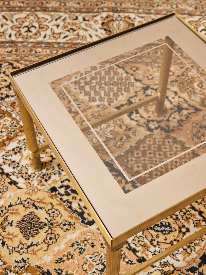 Hanna, les tables d'appoint en laiton et verre fumé N°800