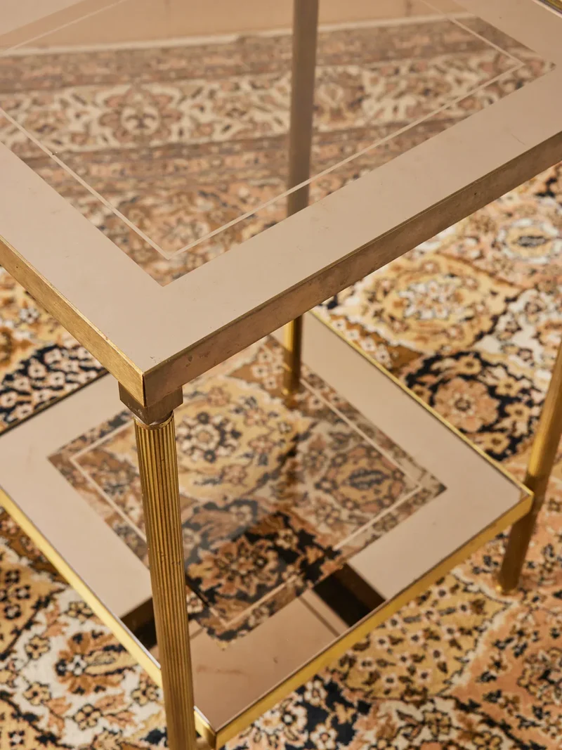 Hanna, les tables d'appoint en laiton et verre fumé N°800