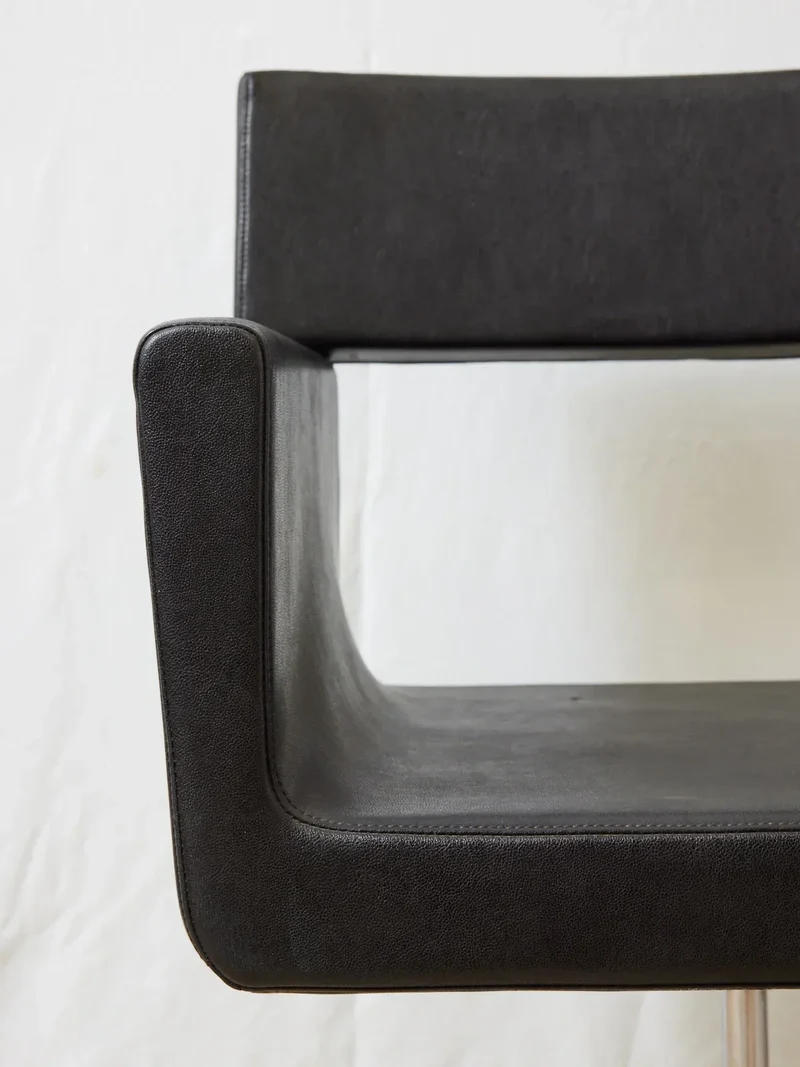 Jakob, le fauteuil de coiffeur en cuir noir N°825