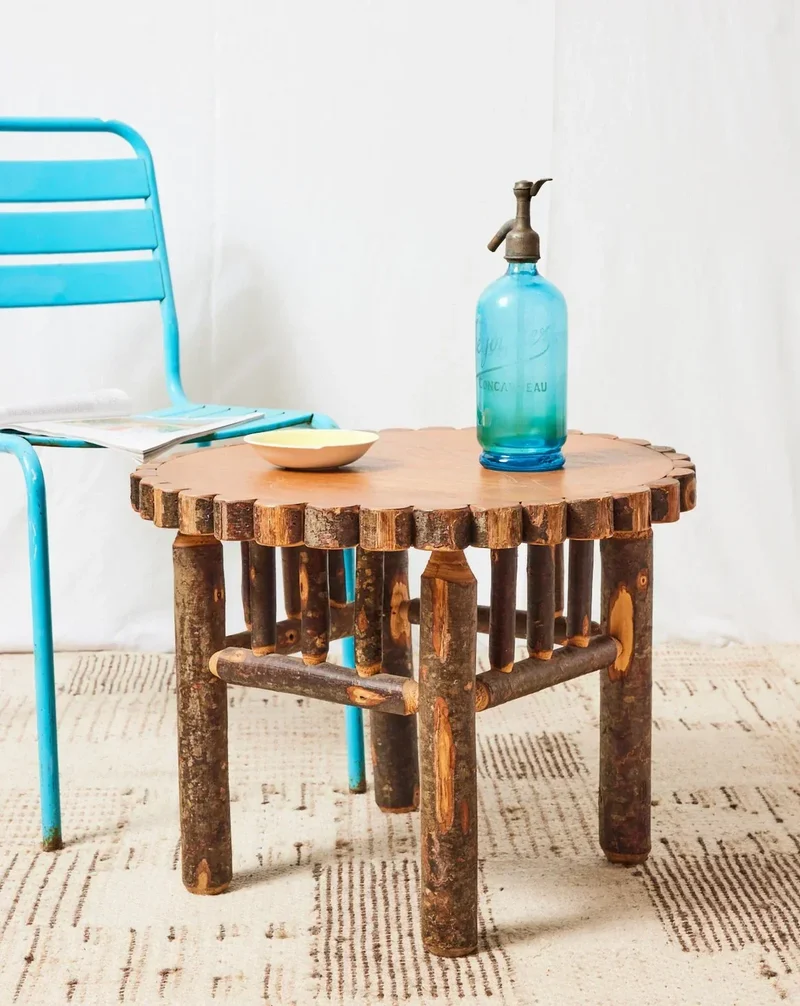 Léonie, la table basse brutaliste en bois N°450