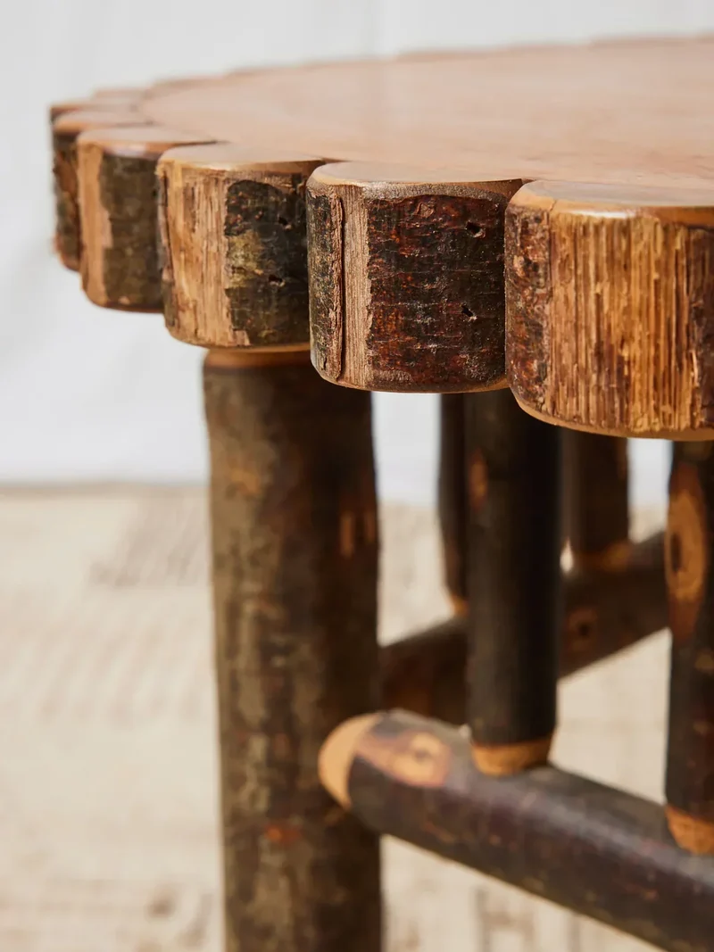 Léonie, la table basse brutaliste en bois N°450