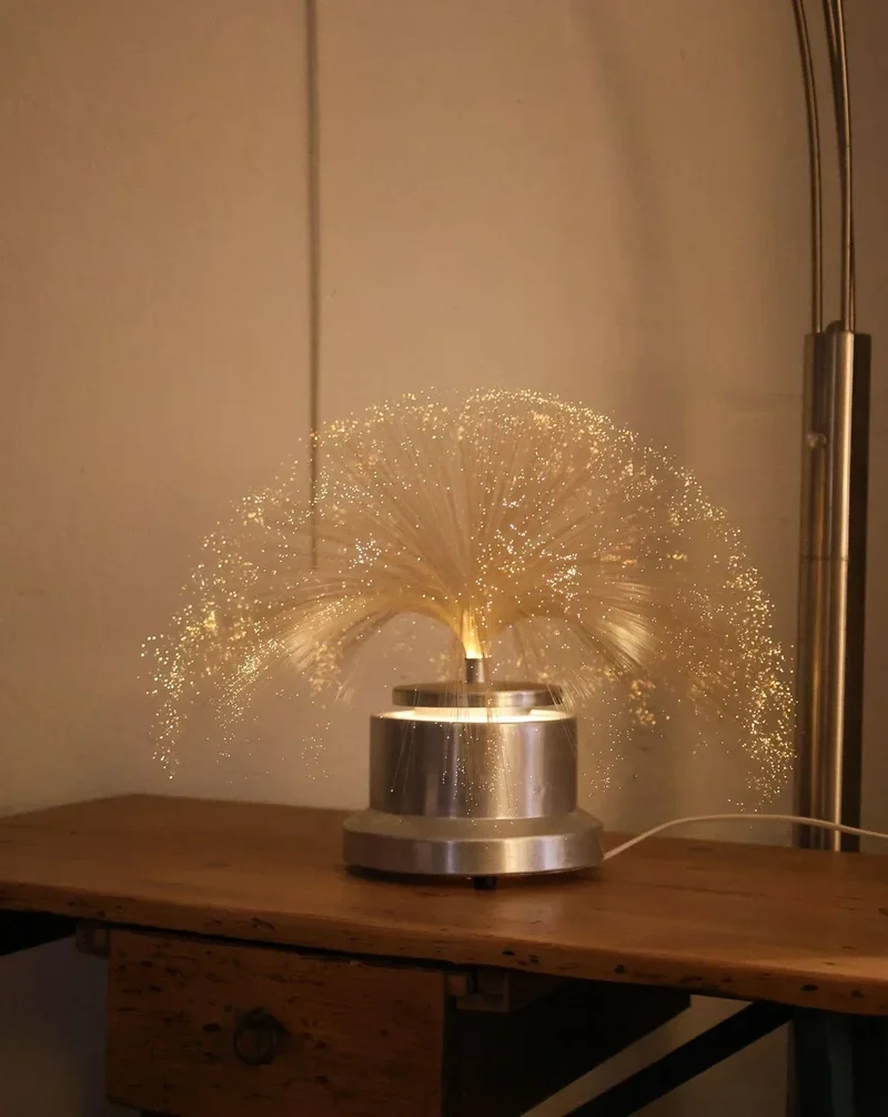 Julia, la lampe en chrome et fibre de verre N°656
