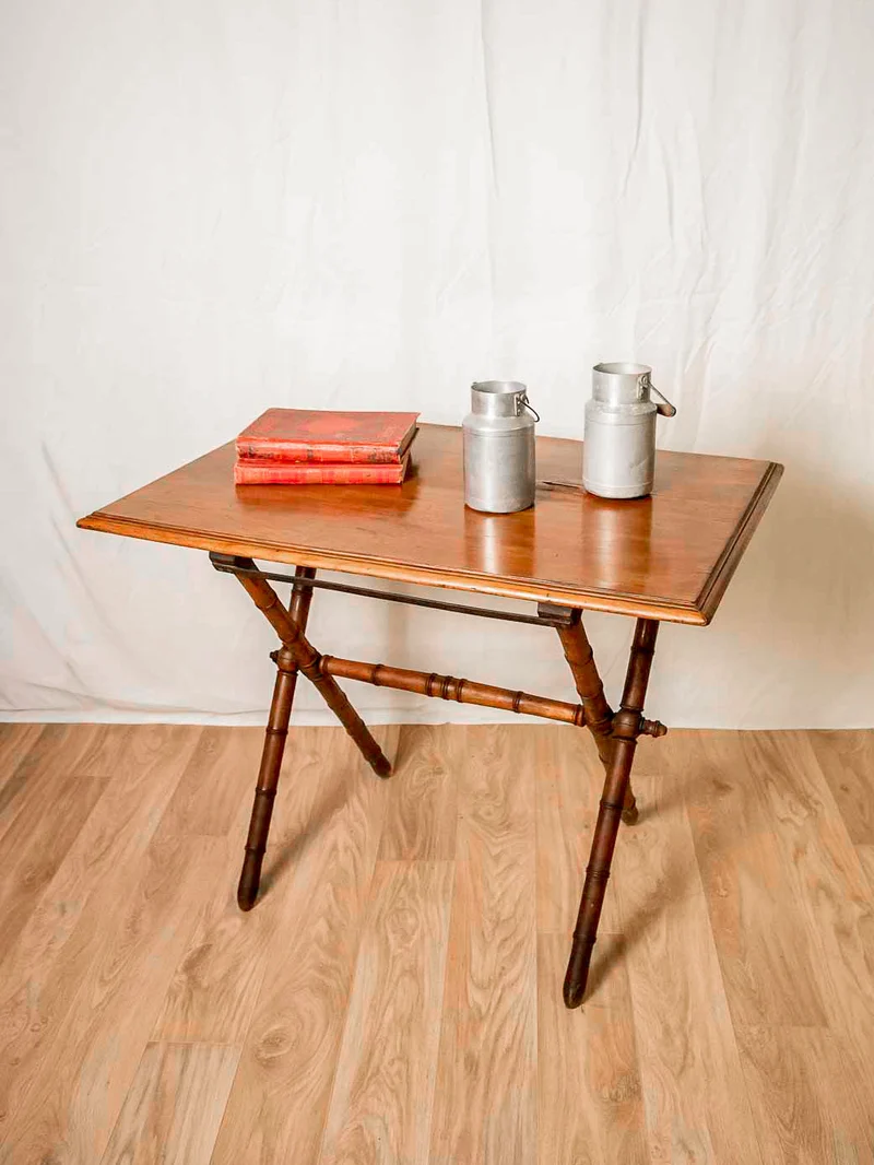 Francine, la table d'appoint en bois N°521