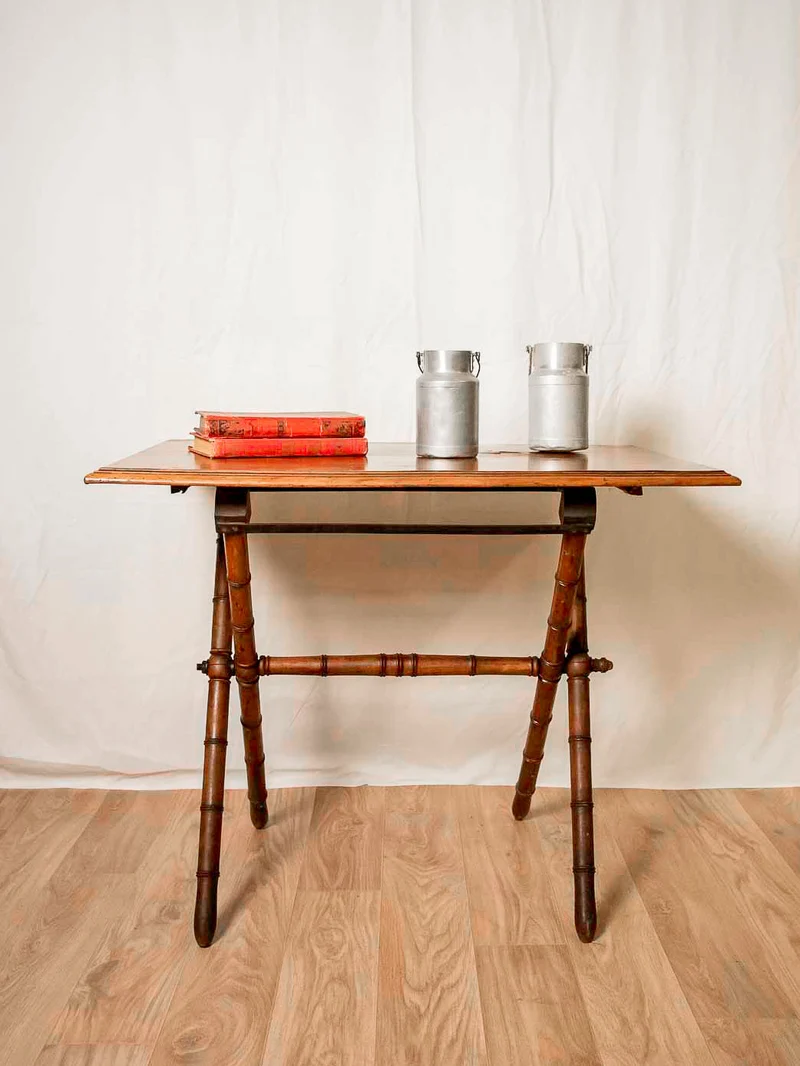 Francine, la table d'appoint en bois N°521