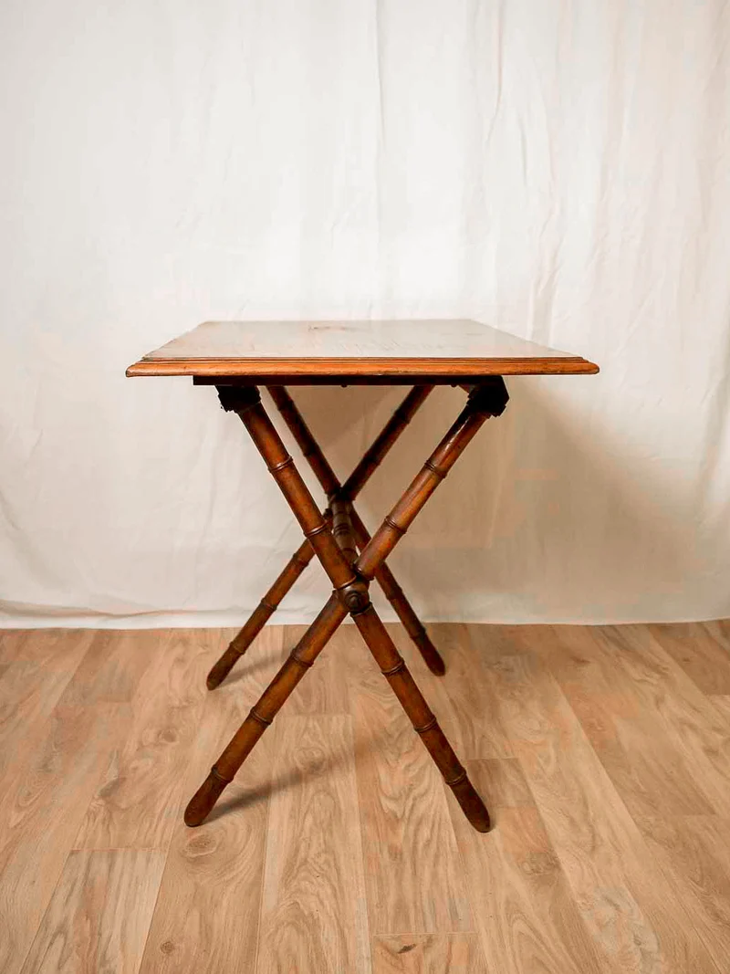 Francine, la table d'appoint en bois N°521