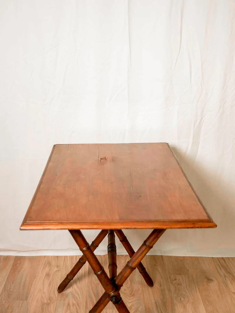 Francine, la table d'appoint en bois N°521