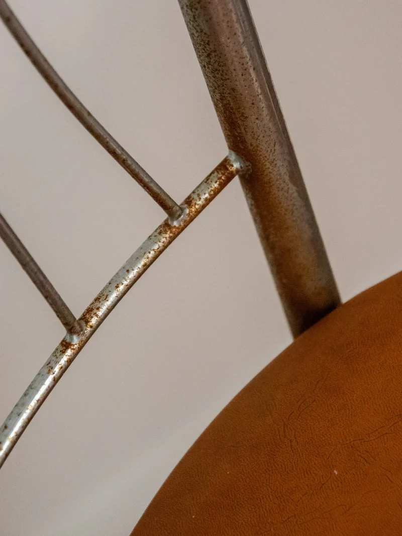 Alma, la chaise en chrome et simili cuir N°1246