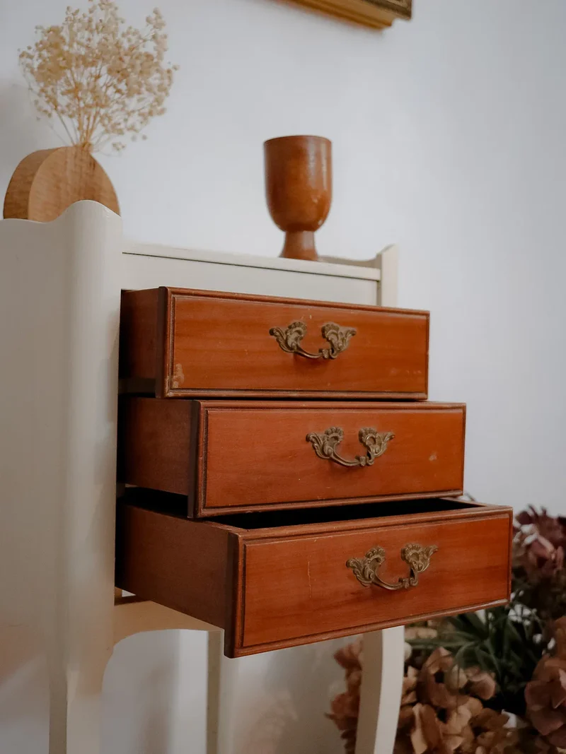 Odile, la table de chevet beige en bois N°1171