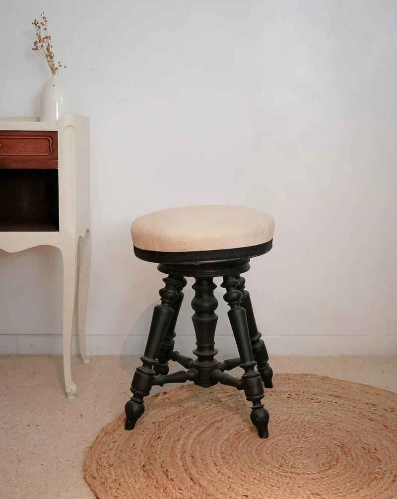 Regis, le tabouret de piano en bois N°799