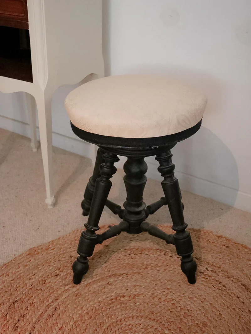 Regis, le tabouret de piano en bois N°799