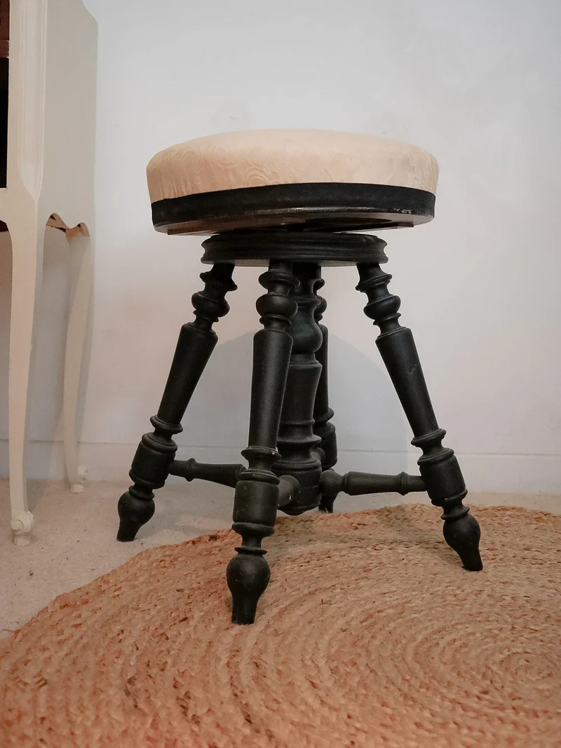 Regis, le tabouret de piano en bois N°799