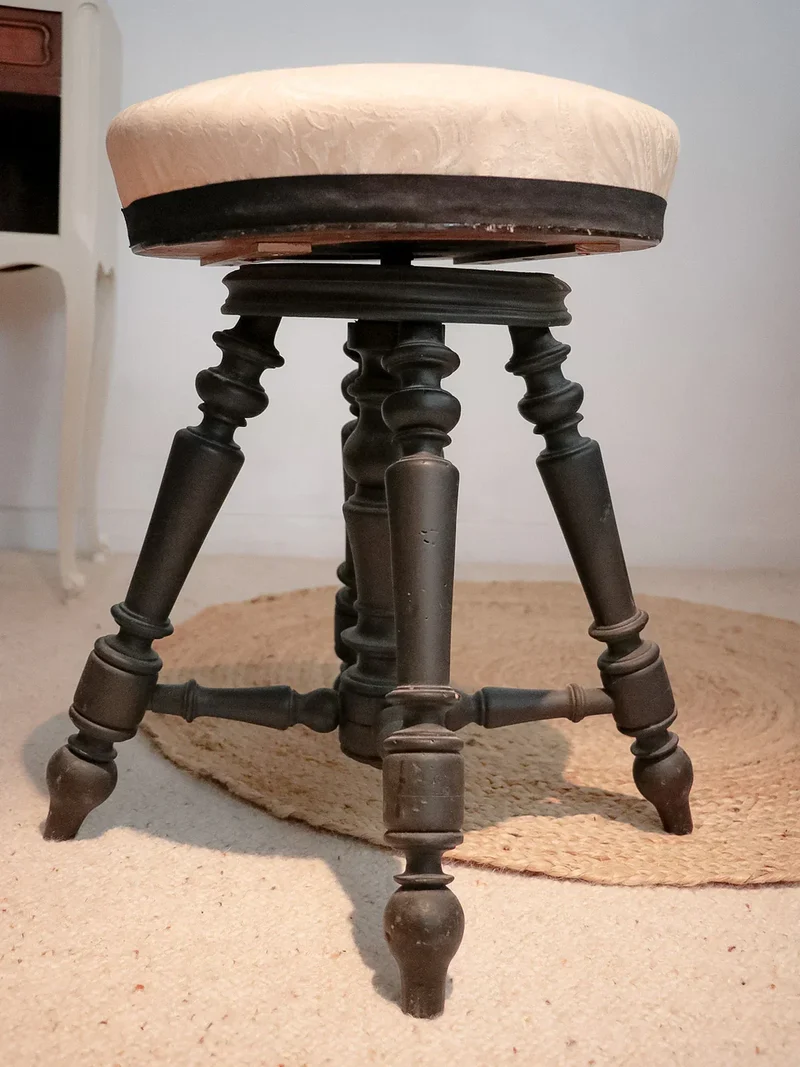 Regis, le tabouret de piano en bois N°799