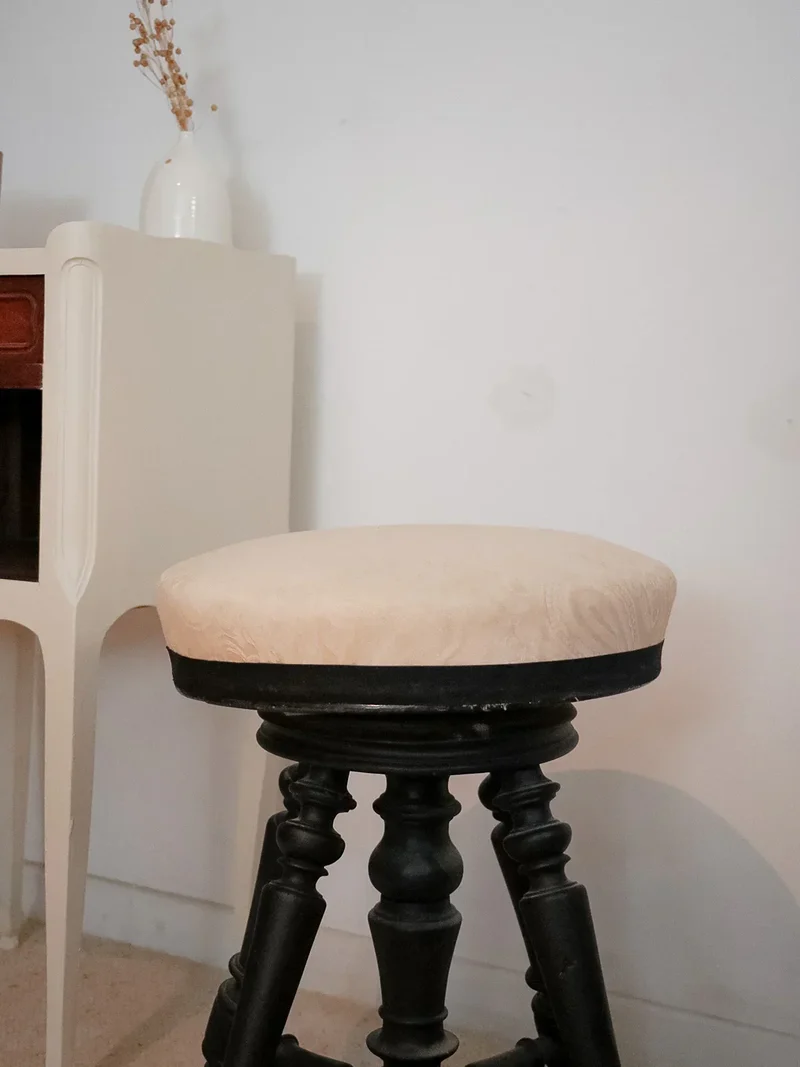 Regis, le tabouret de piano en bois N°799
