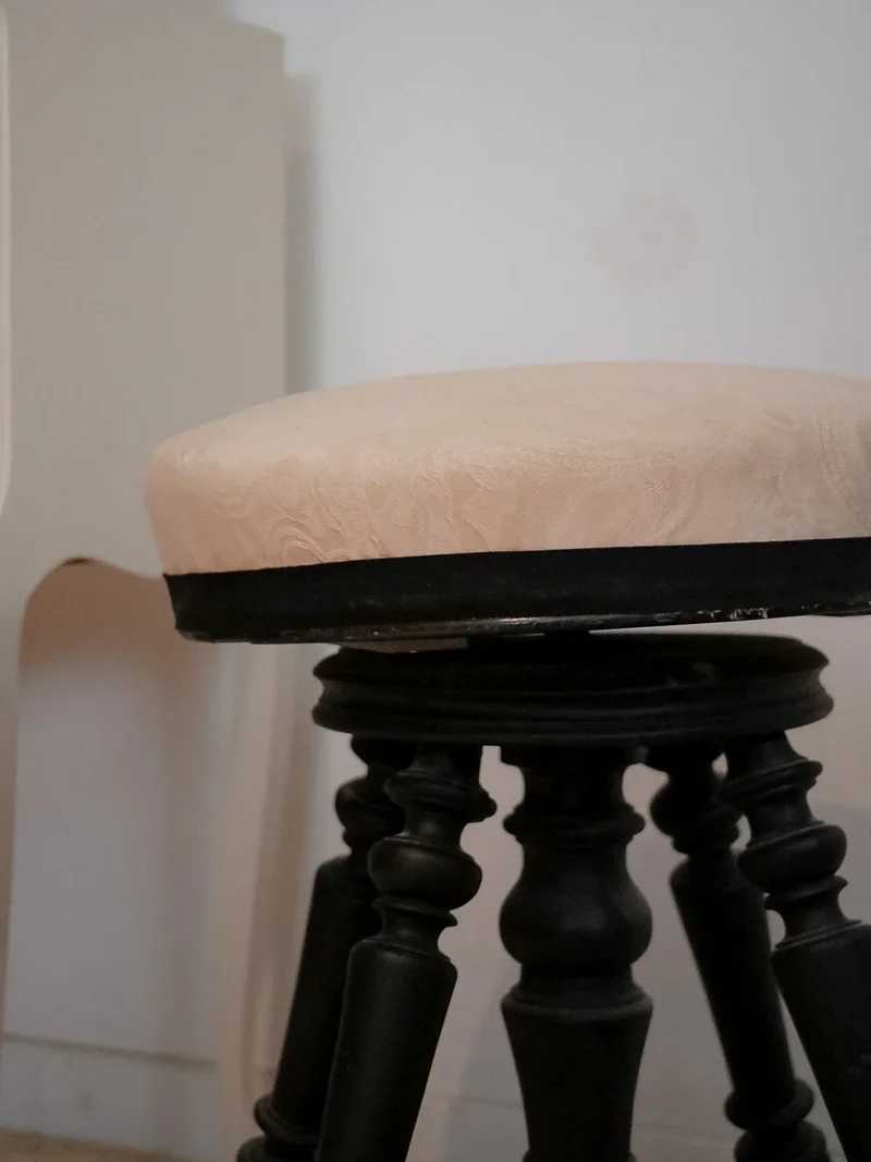 Regis, le tabouret de piano en bois N°799
