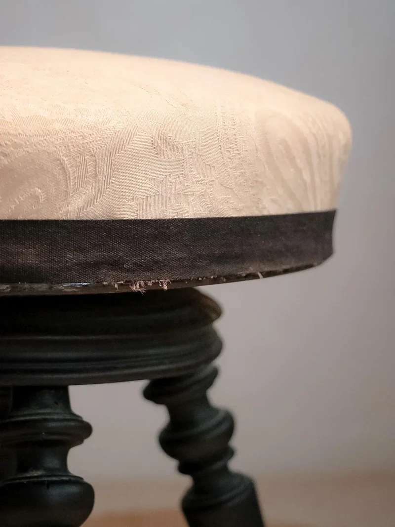 Regis, le tabouret de piano en bois N°799