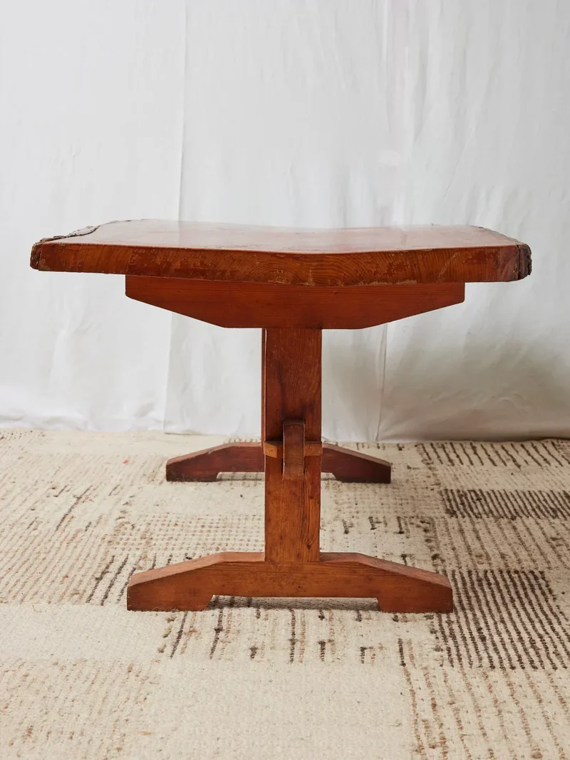 Léonie, la table basse brutaliste en bois N°449