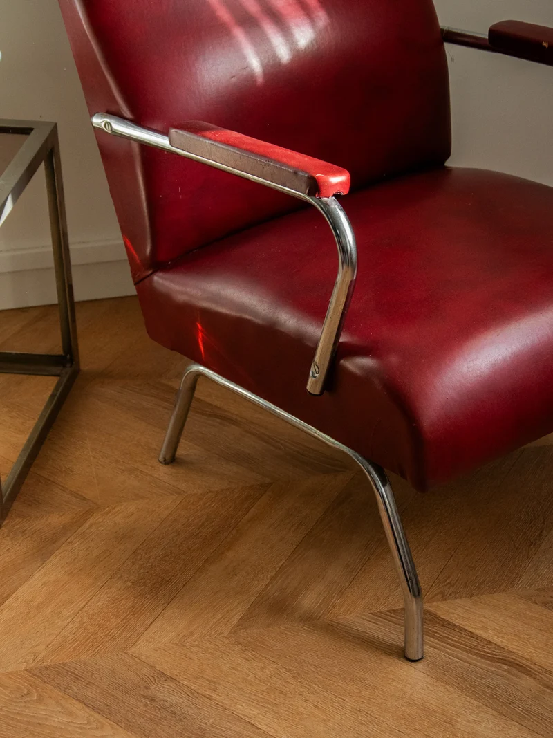 Jakob, le fauteuil chromé en simili cuir rouge N°833