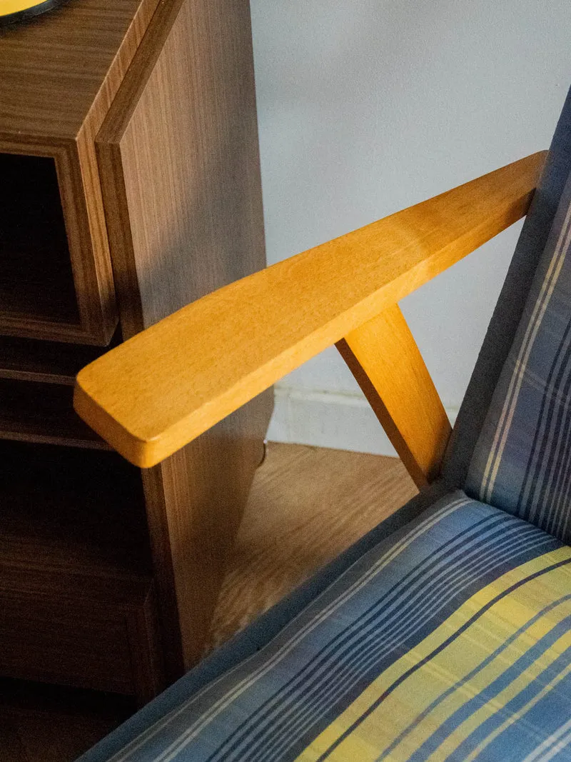 Jakob, le fauteuil en bois bleu et jaune N°832
