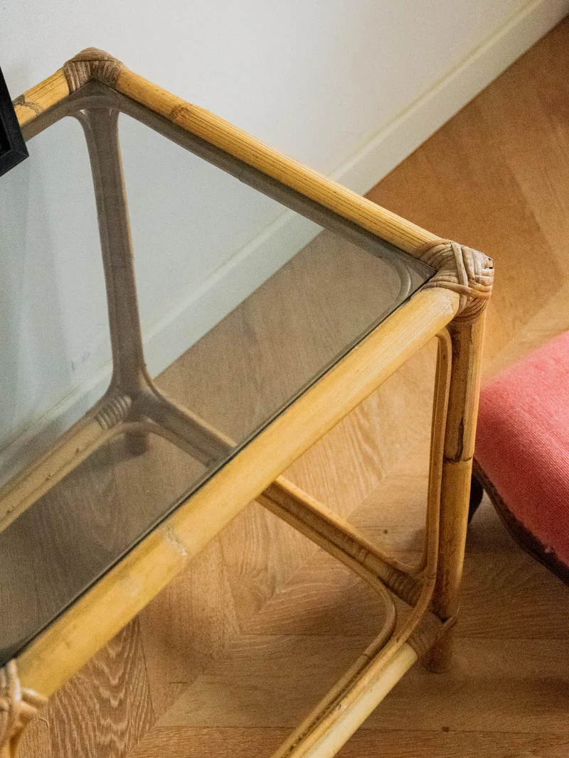 Hanna, la table d'appoint en rotin et verre N°802