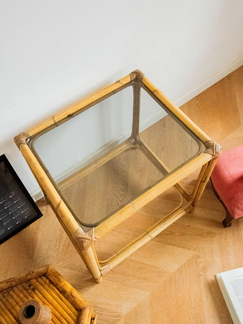 Hanna, la table d'appoint en rotin et verre N°802