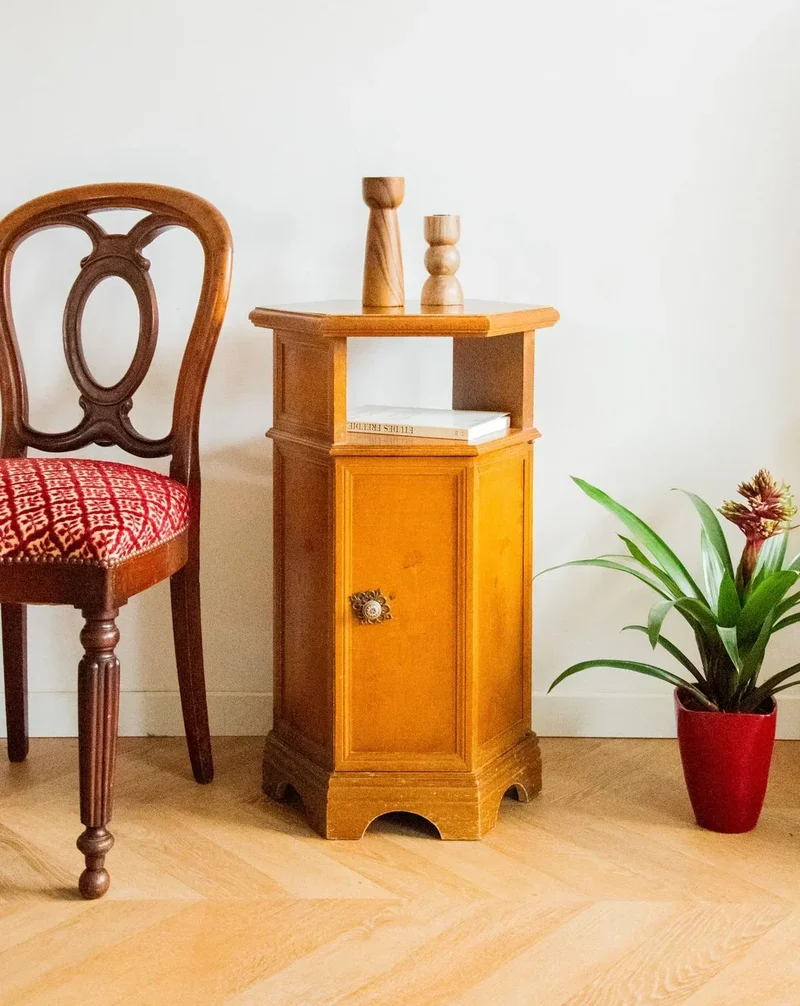 Francine, la table d'appoint en bois N°669