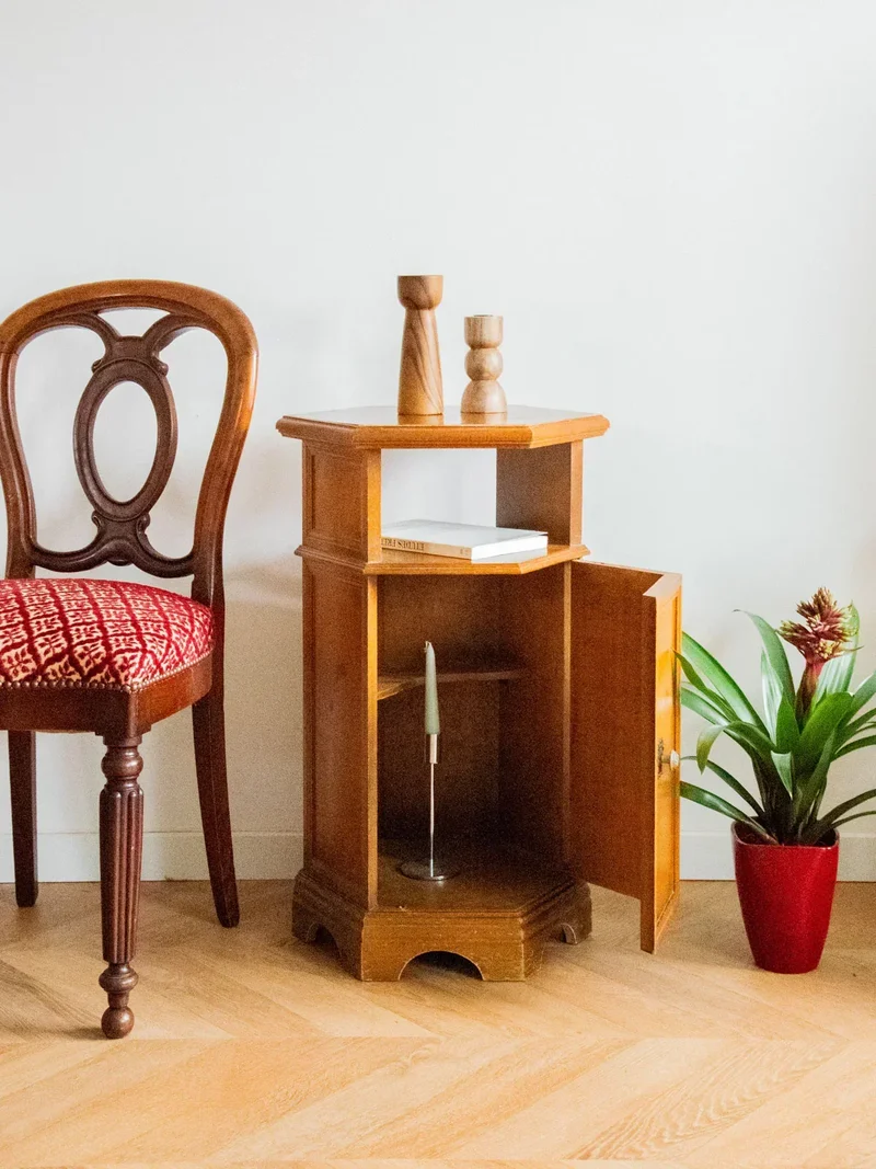 Francine, la table d'appoint en bois N°669