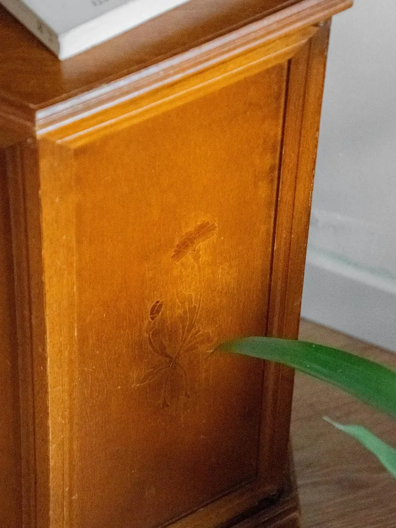 Francine, la table d'appoint en bois N°669