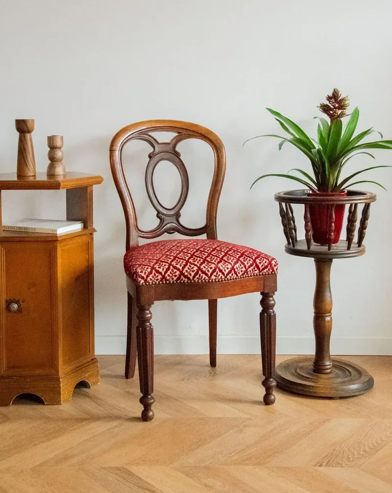 Claude, la chaise en bois style Louis Philippe N°963