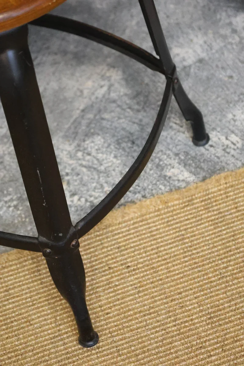 Claude, la chaise d'atelier en métal et bois N°890