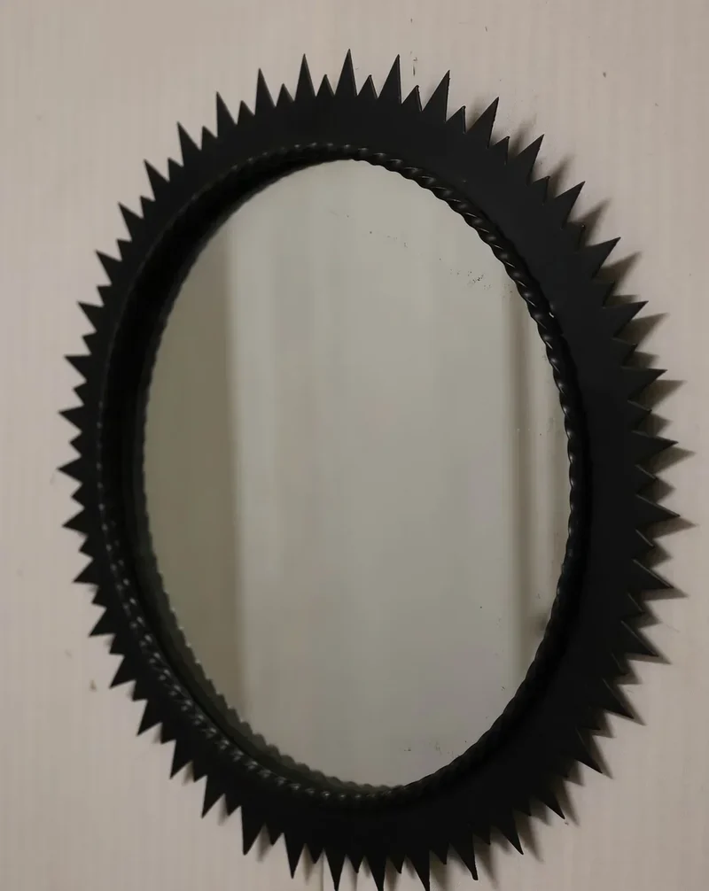Igor, le miroir soleil en métal noir N°884
