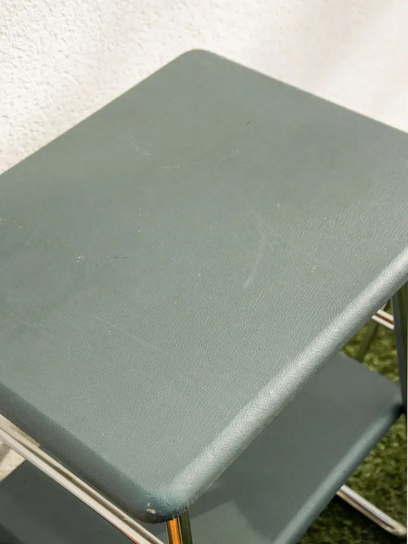 Hanna, la table d'appoint industrielle chromée N°779