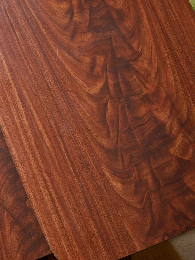 Barbara, les petites tables gigognes en bois foncé N°130