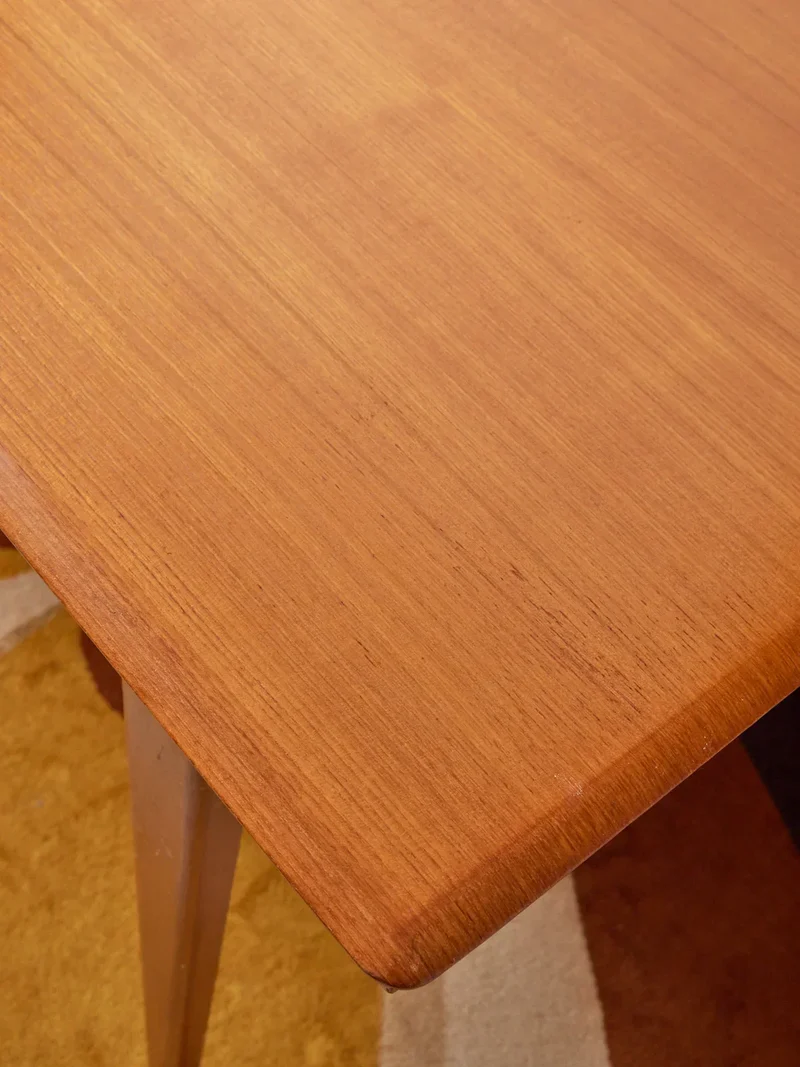 Karla, la table à manger scandinave en bois clair N°1060