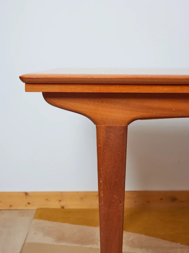 Karla, la table à manger scandinave en bois clair N°1060