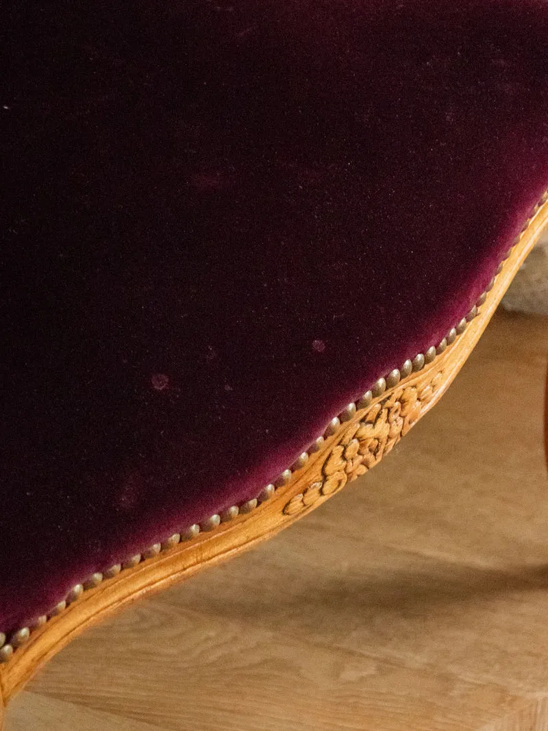 Ernest, le fauteuil en velours violet N°689