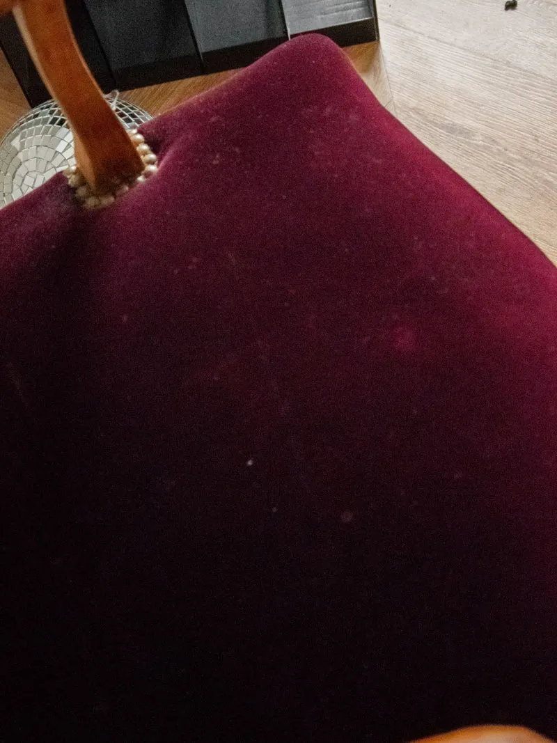 Ernest, le fauteuil en velours violet N°689