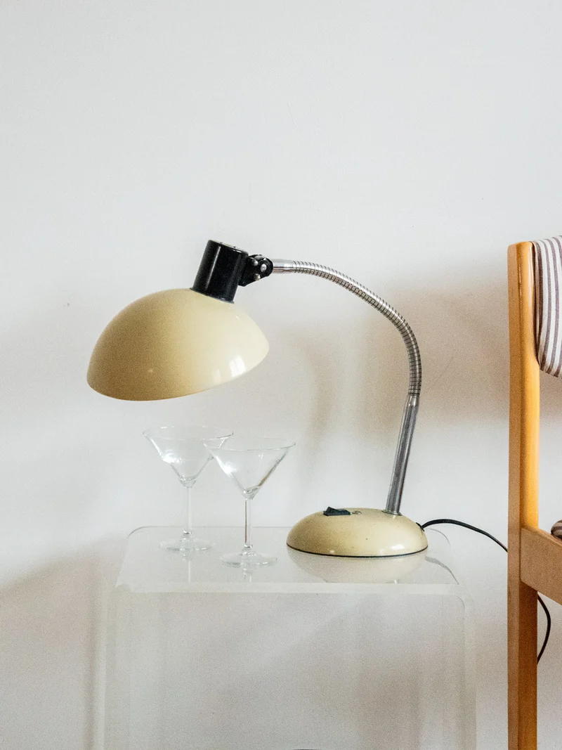 Julia, la lampe à poser de bureau beige N°647