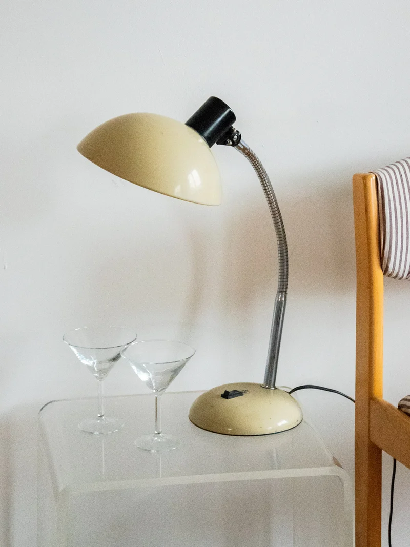 Julia, la lampe à poser de bureau beige N°647