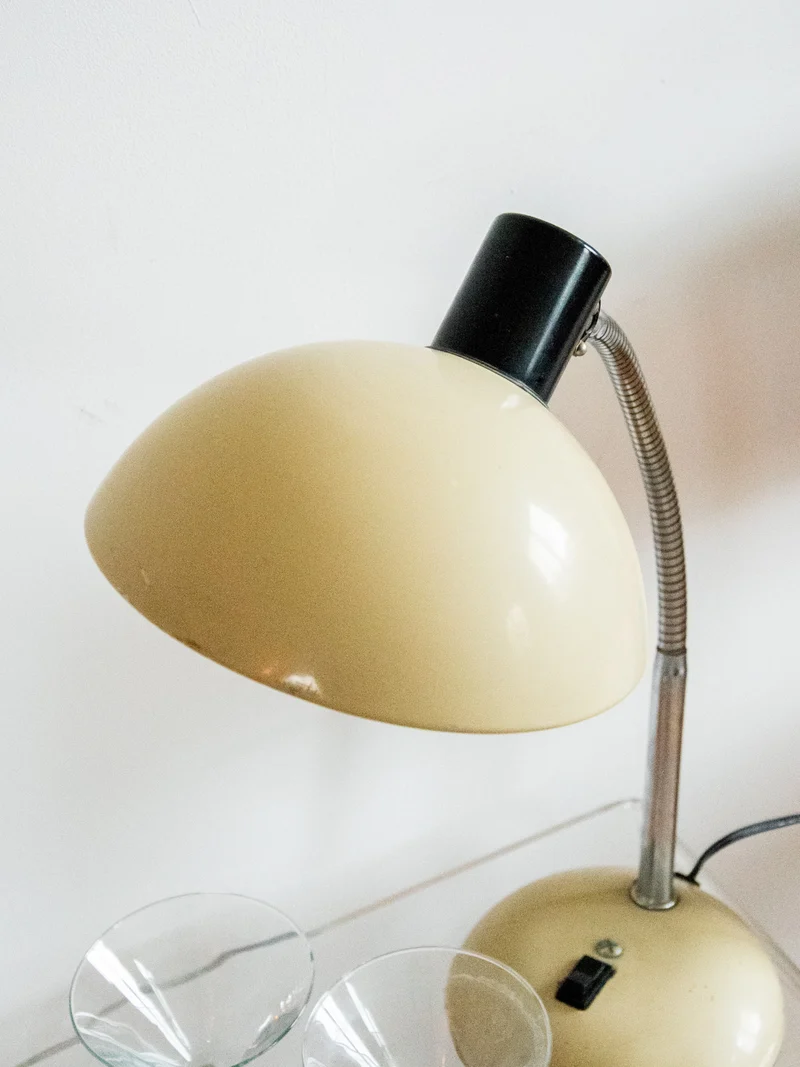 Julia, la lampe à poser de bureau beige N°647