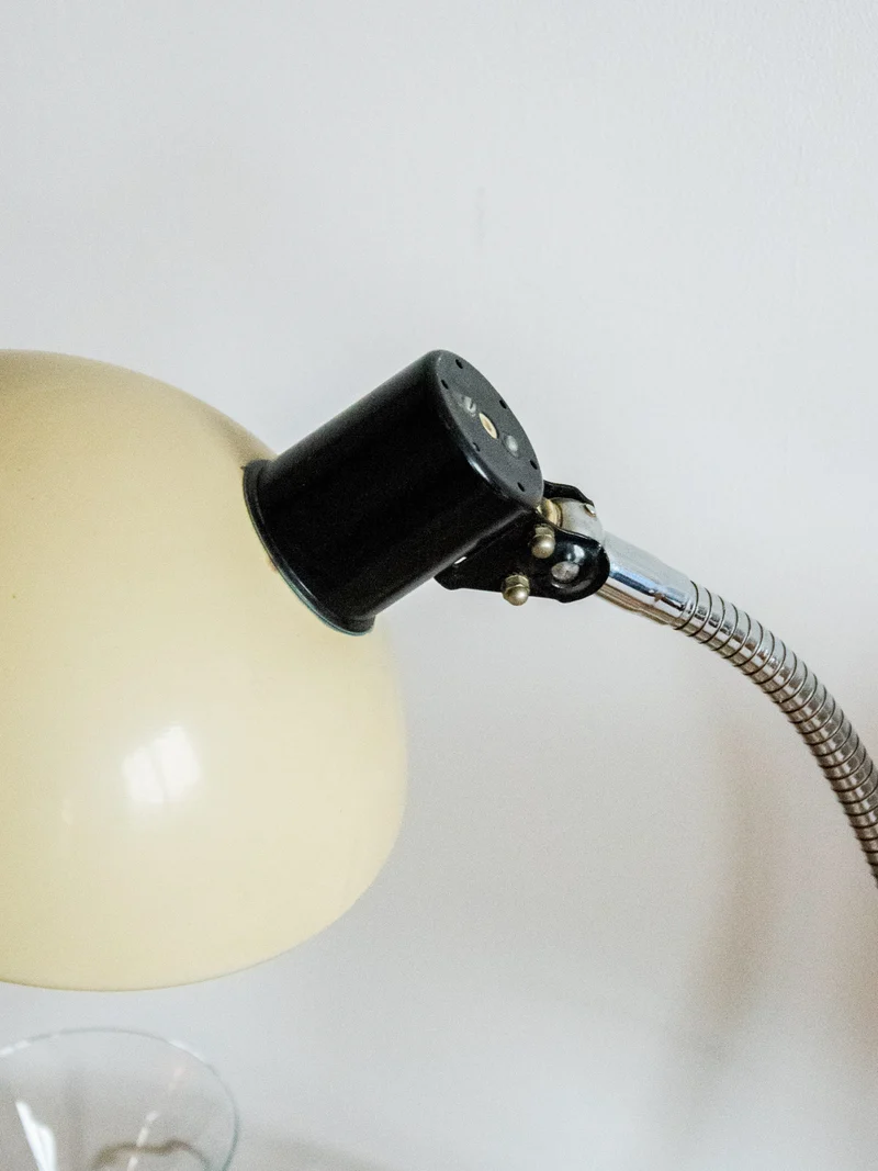 Julia, la lampe à poser de bureau beige N°647