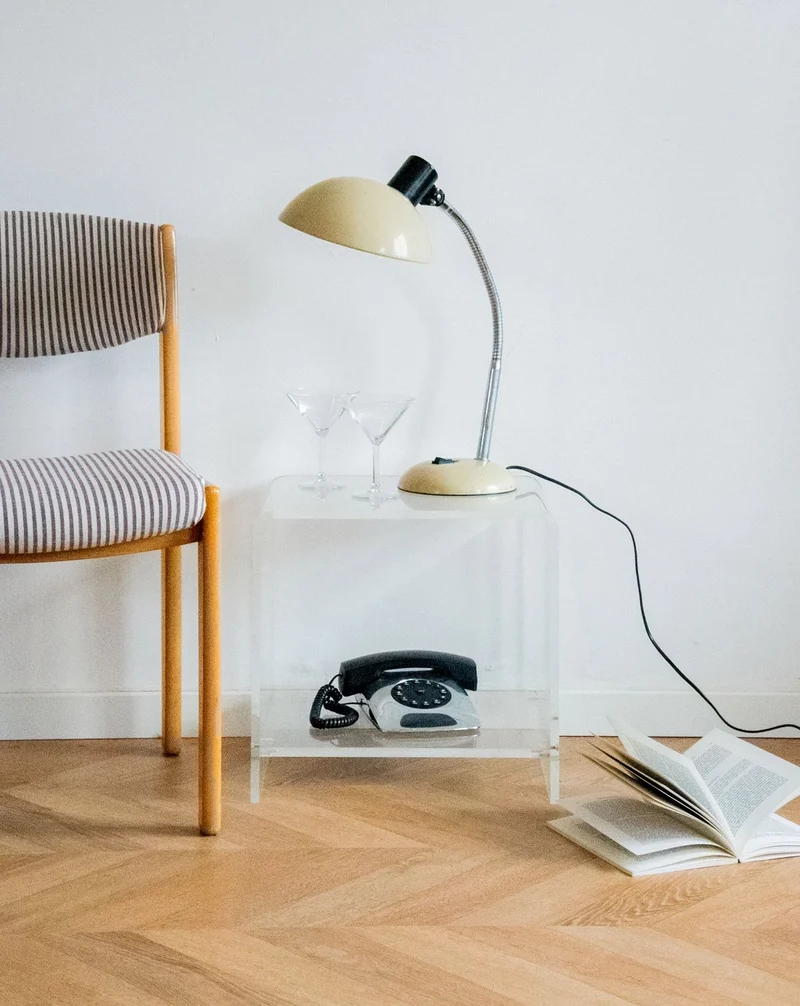 Hanna, la table d'appoint en plexiglass N°799