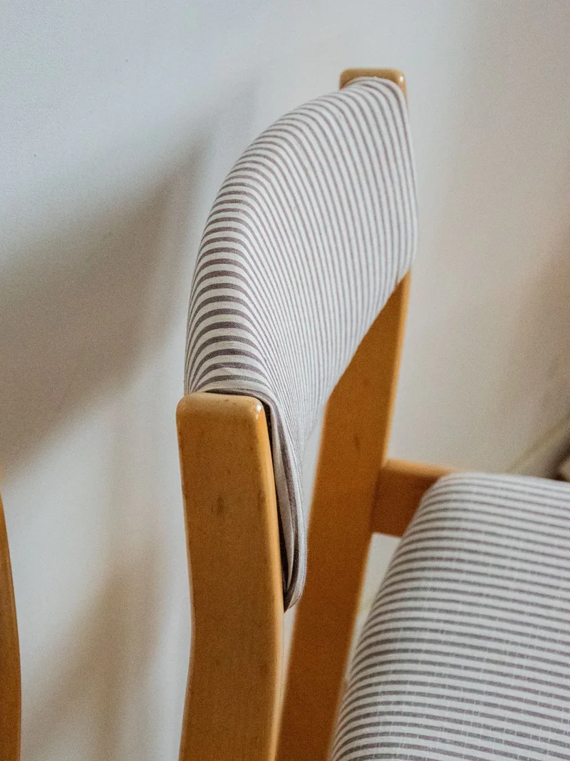 Alma, la paire de chaises en bois rayées N°1237