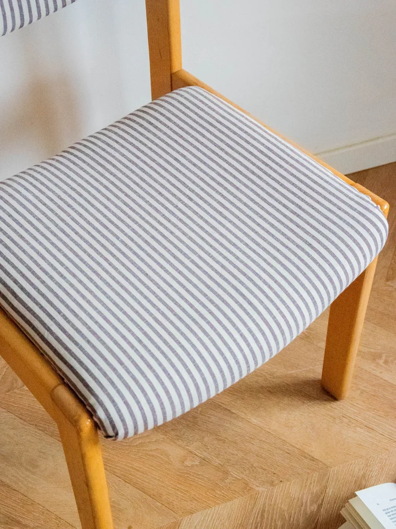 Alma, la paire de chaises en bois rayées N°1237