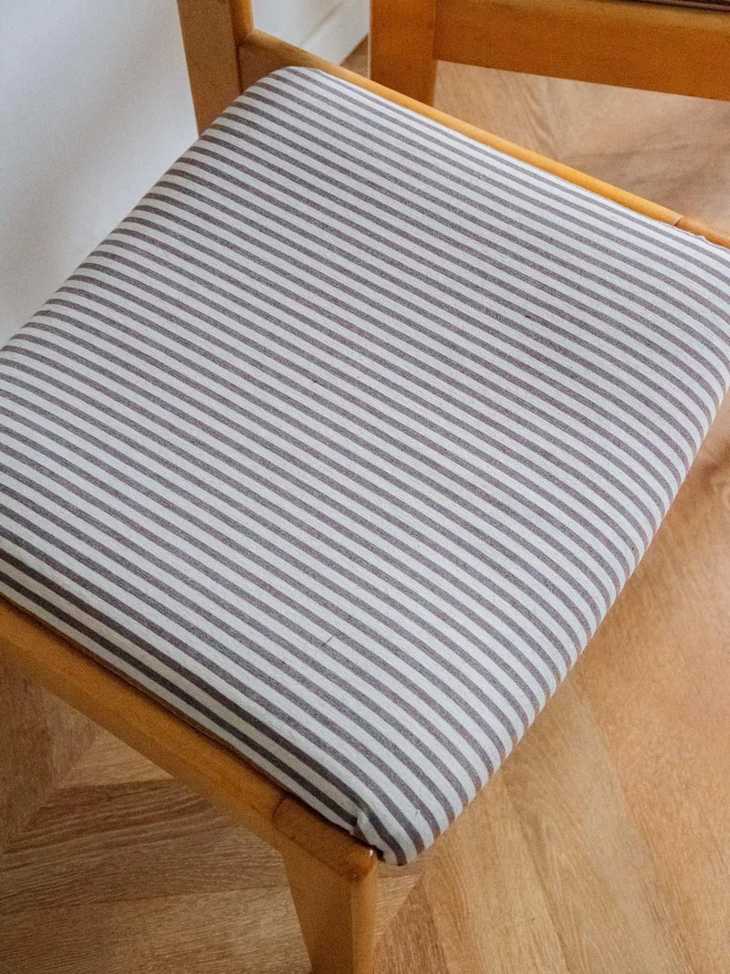 Alma, la paire de chaises en bois rayées N°1237