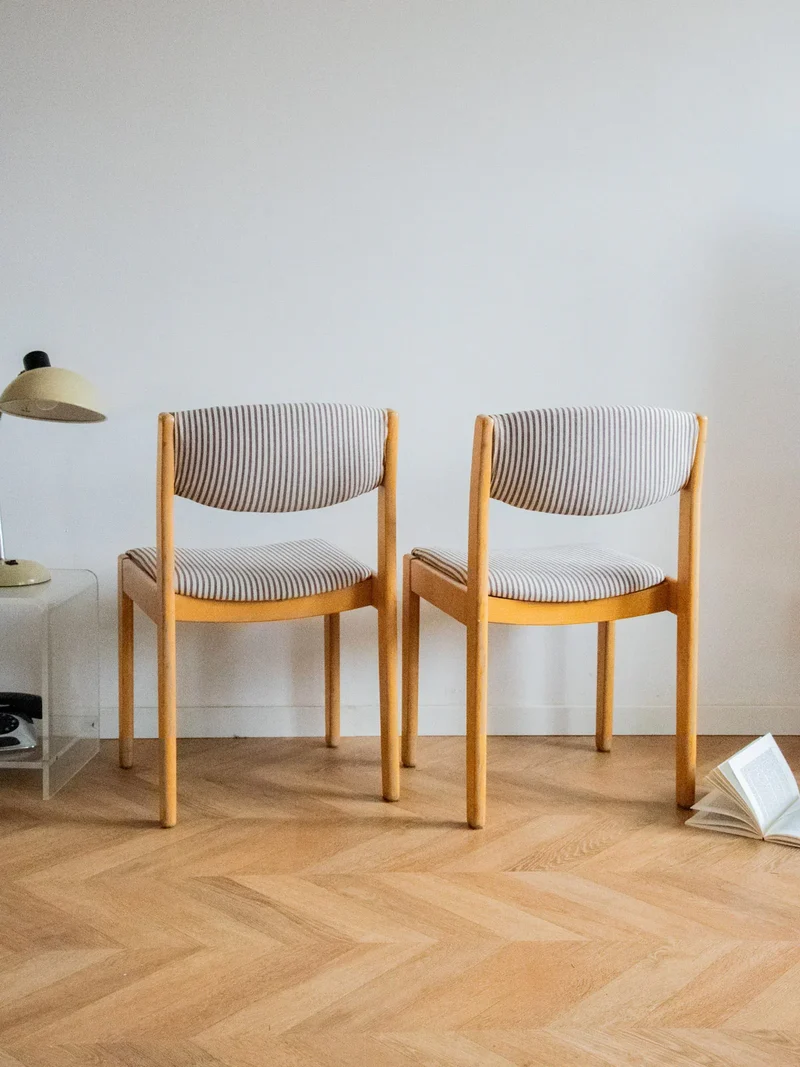 Alma, la paire de chaises en bois rayées N°1237