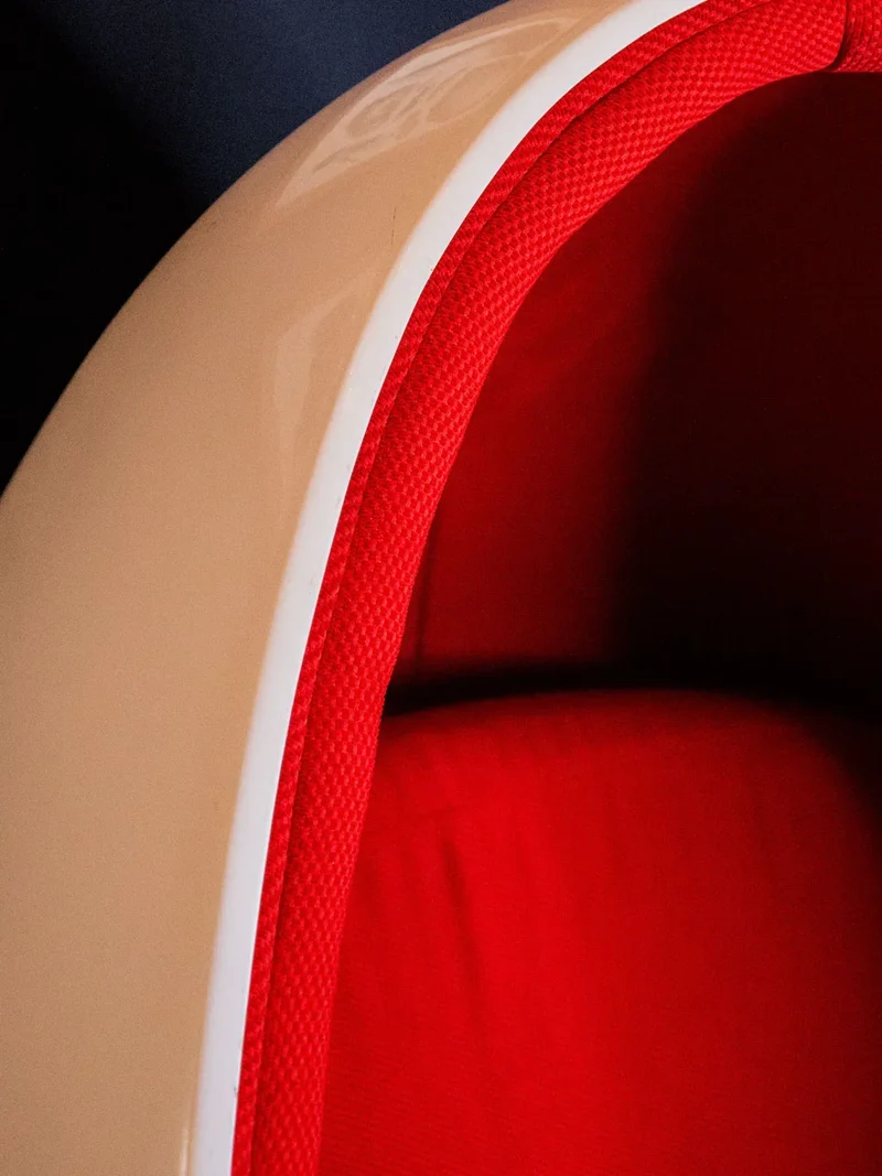 Jakob, le fauteuil Eggs Space Age N°839