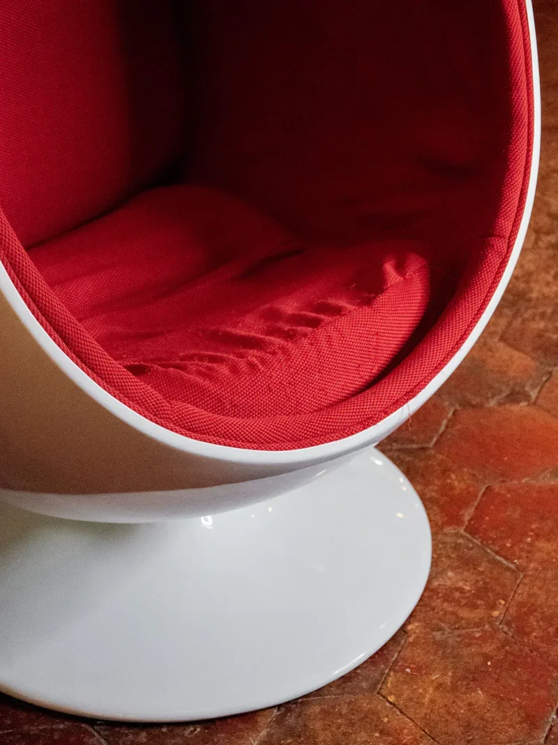 Jakob, le fauteuil Eggs Space Age N°839