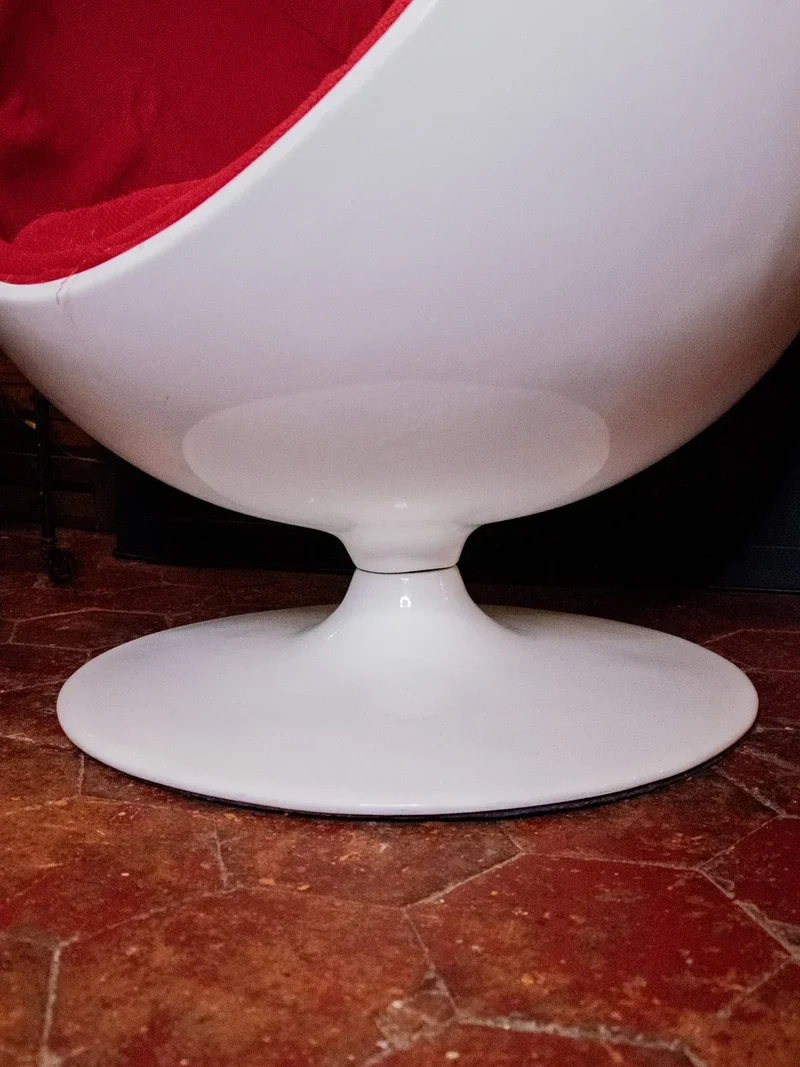 Jakob, le fauteuil Eggs Space Age N°839