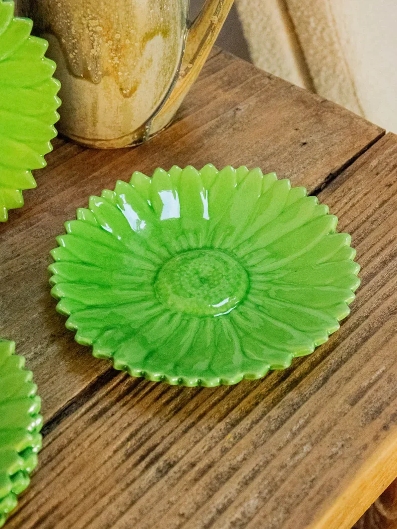 Antoinette, le lot d'assiettes Vallauris vertes N°244